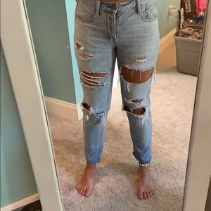 AE Ripped Tomgirl Jeans